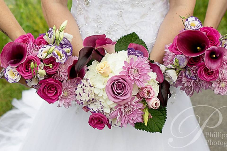 Calla and lisianthus bouquets