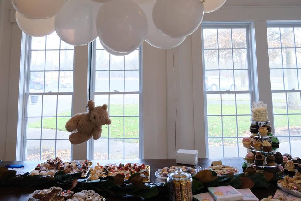 Teddy bear dessert table