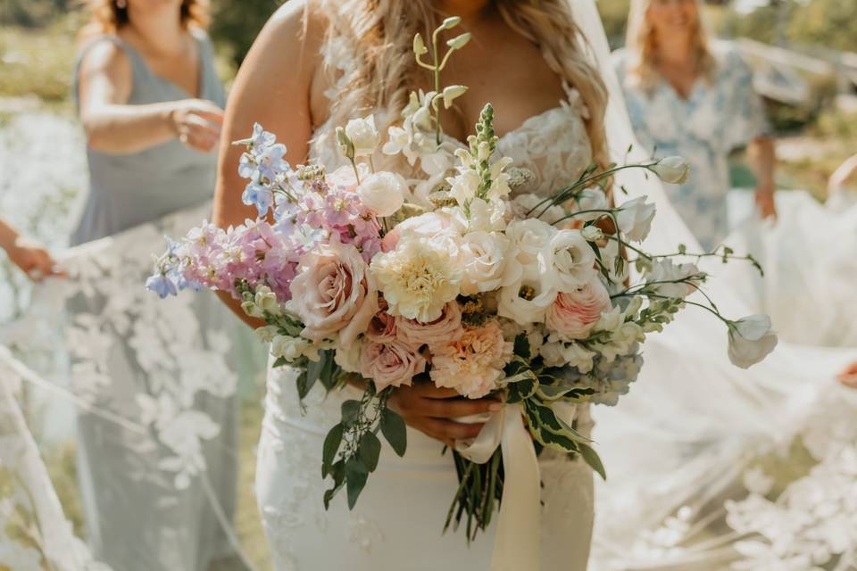 Garden style bridal bouquet