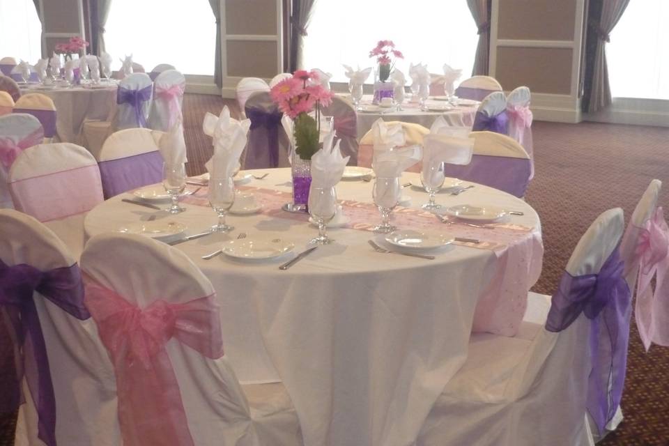 Purple and pink table setup