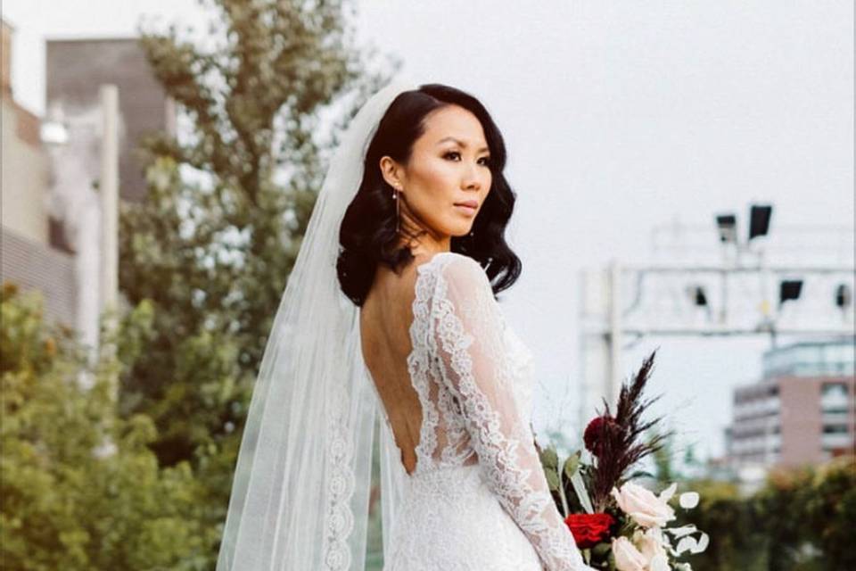 Vintage bridal hair