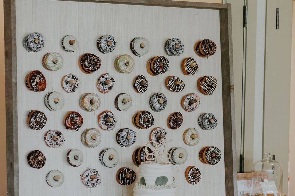 Donut Wall and Cake