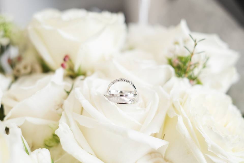 Wedding rings in the bouquet