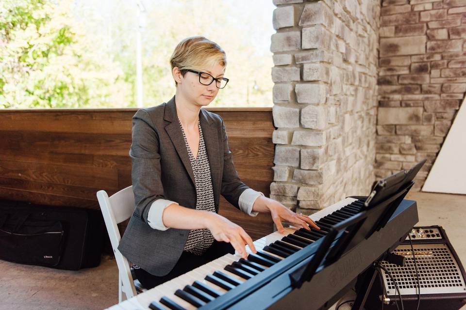 Keyboard for an outdoor wedding