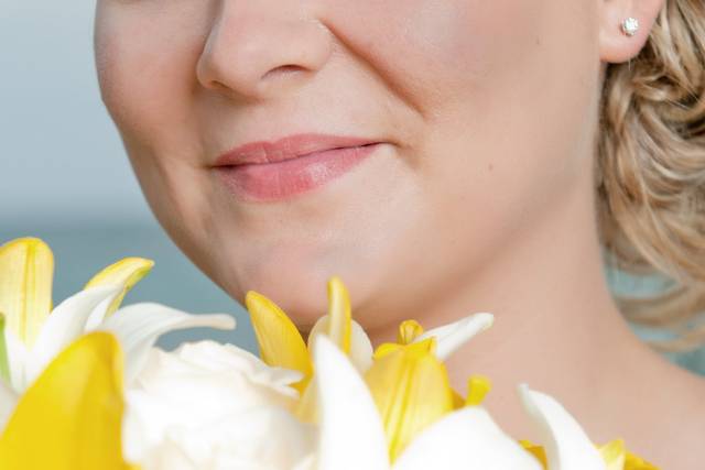 Green Eyes, Yellow flowers