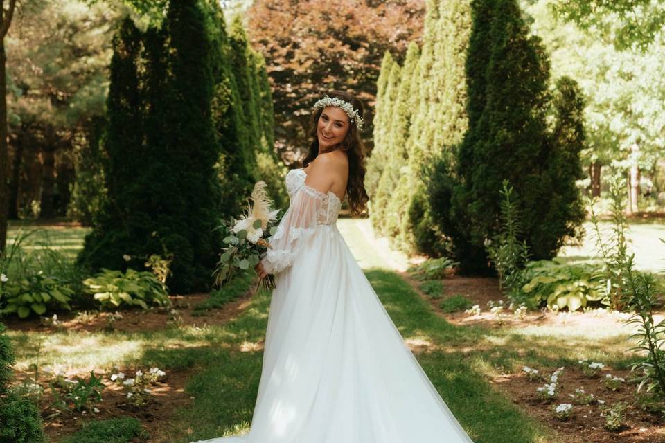 Bridal Moment in the Gardens