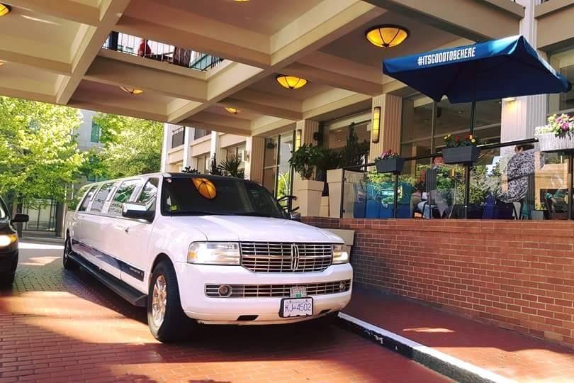 Lincoln navigator suv limo