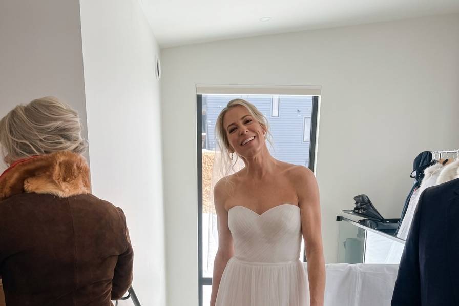 Soft glam bride