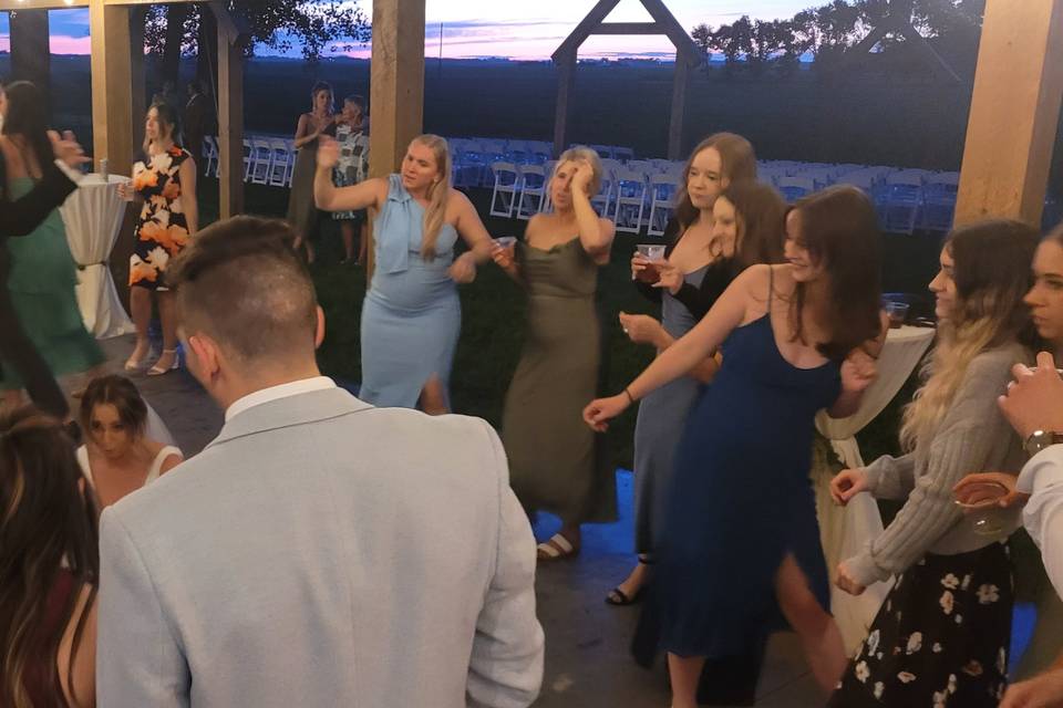 WEDDING TIME!