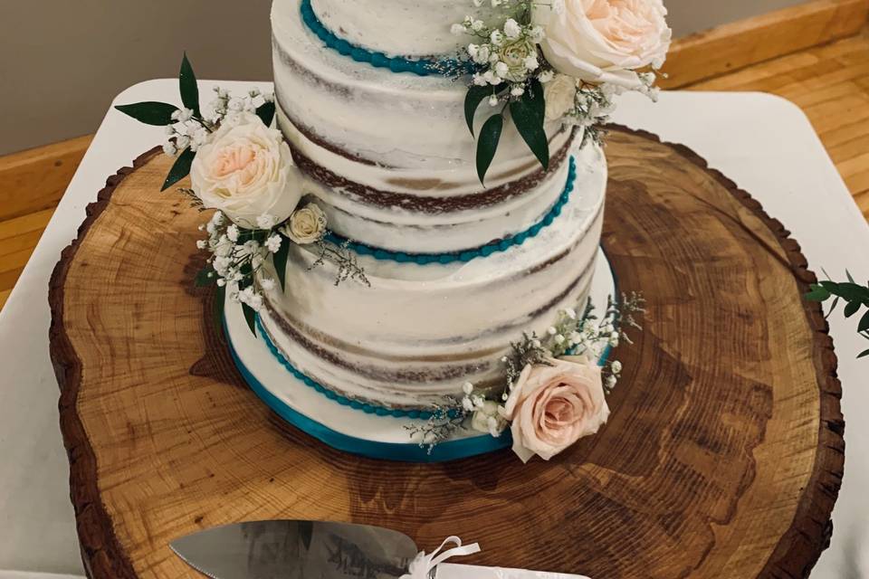 Pretty naked cake