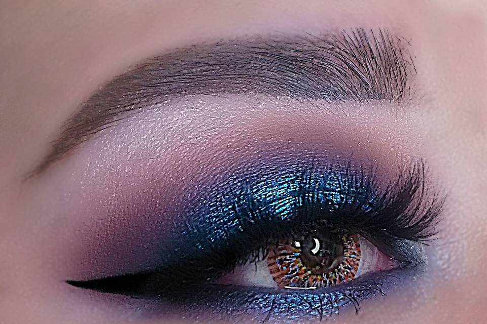 Blue smokey eye