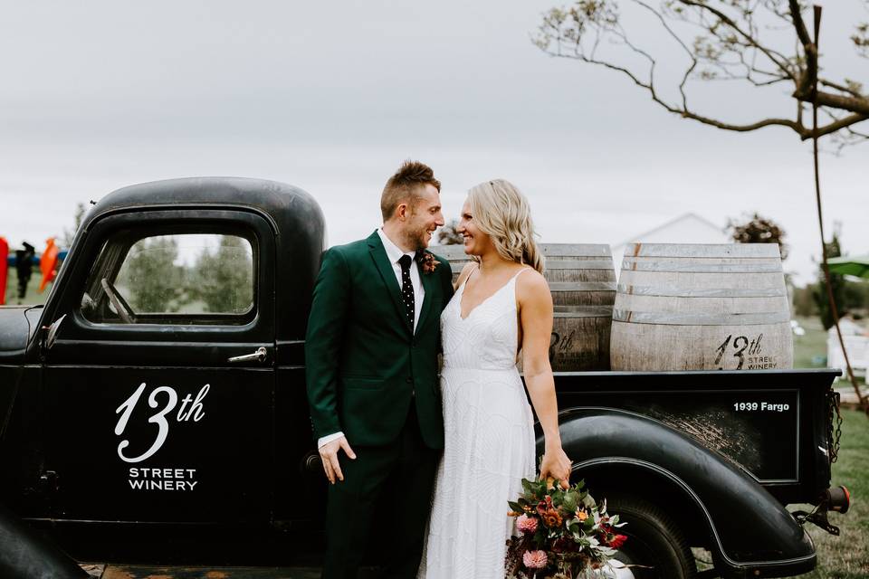 A 'backyard wedding' unlike anything you've ever seen – Horse farm wedding  photos on a family property - Amy Pinder Photography Blog