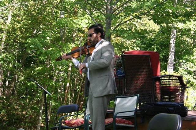 Donald MacLennan - Violinist/Vocalist