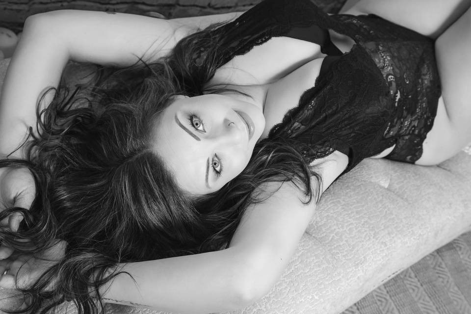 Elegant black & white boudoir