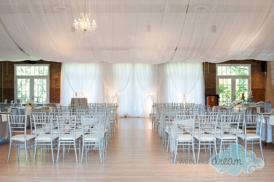 Elegant decor with chiavari