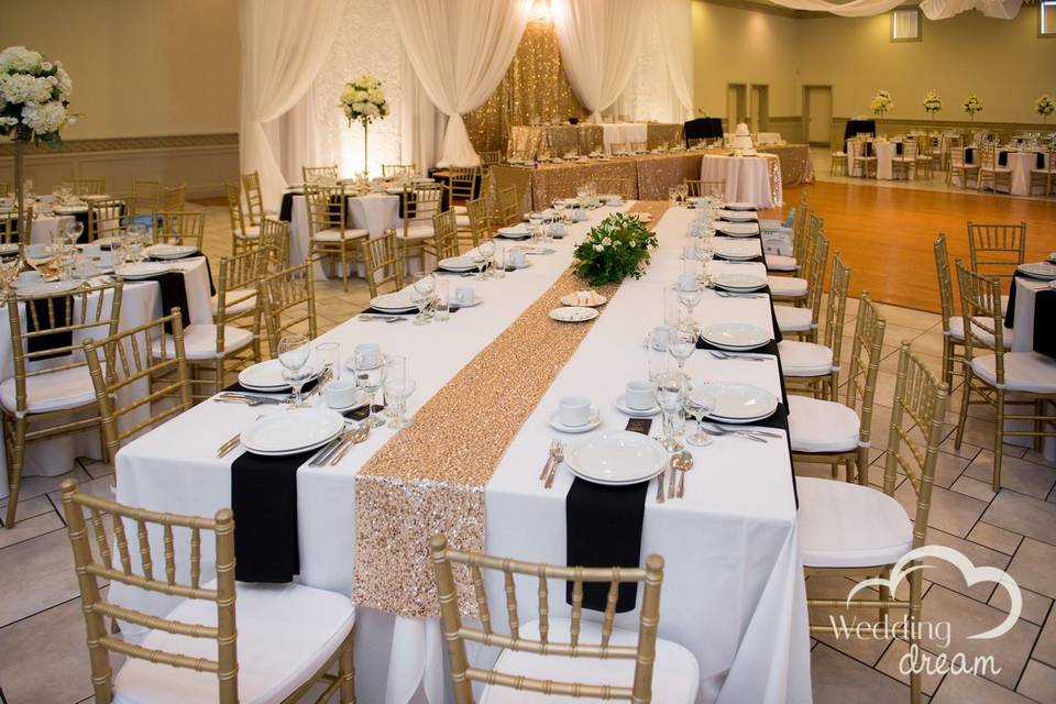 Black and gold sequins decor