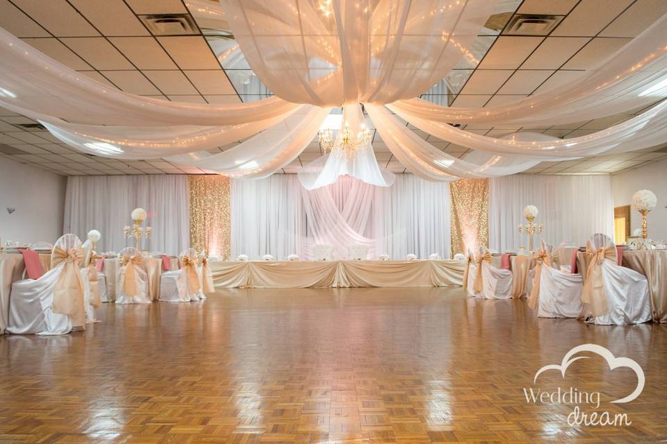 Champagne wedding decor