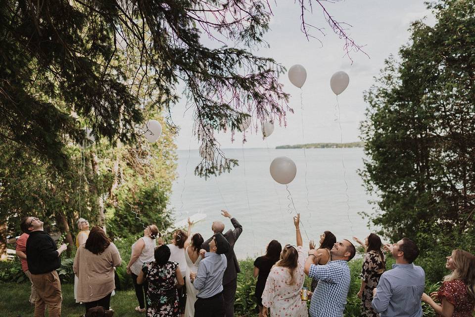 Balloon toss