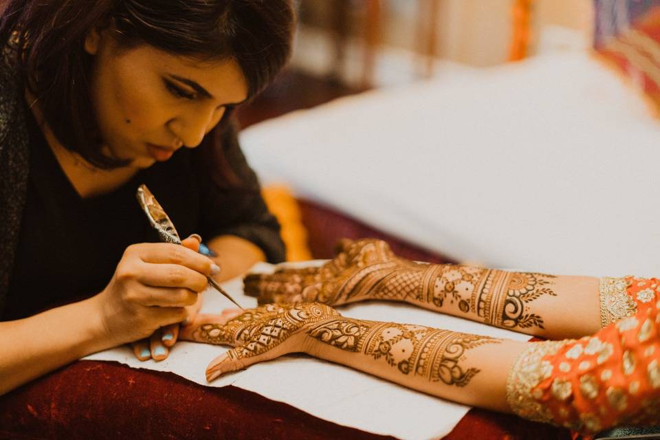 Henna artist