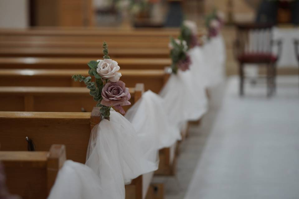 Romantic ceremony aisle