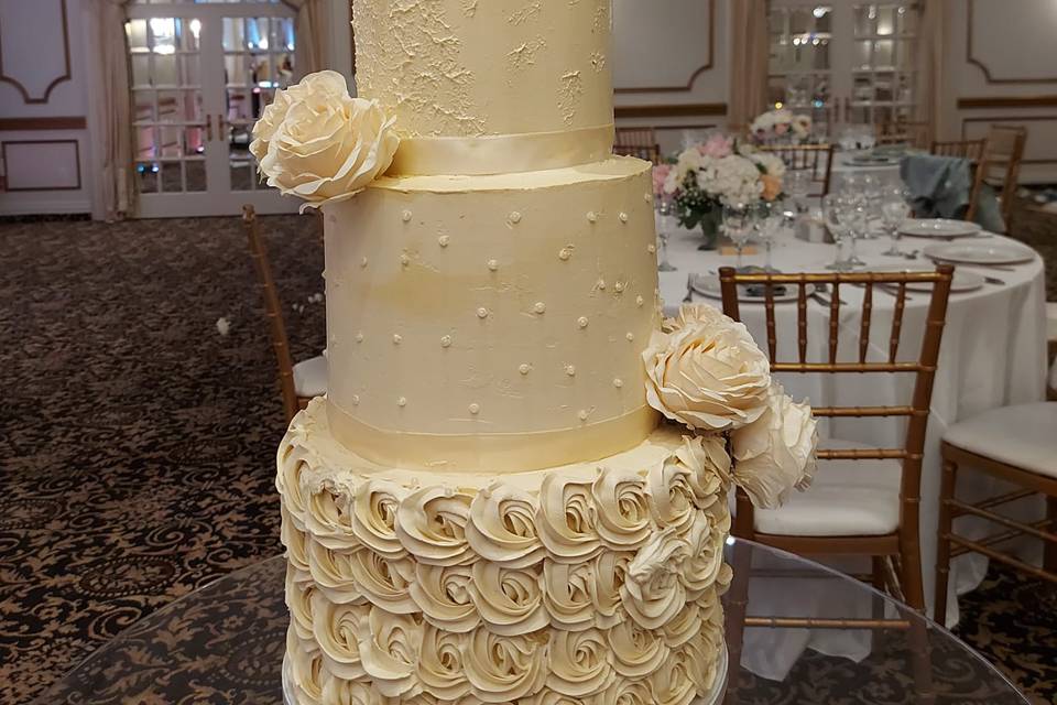 Mel n Iykel wedding cake