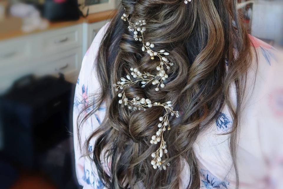 Trendy down hairstyle