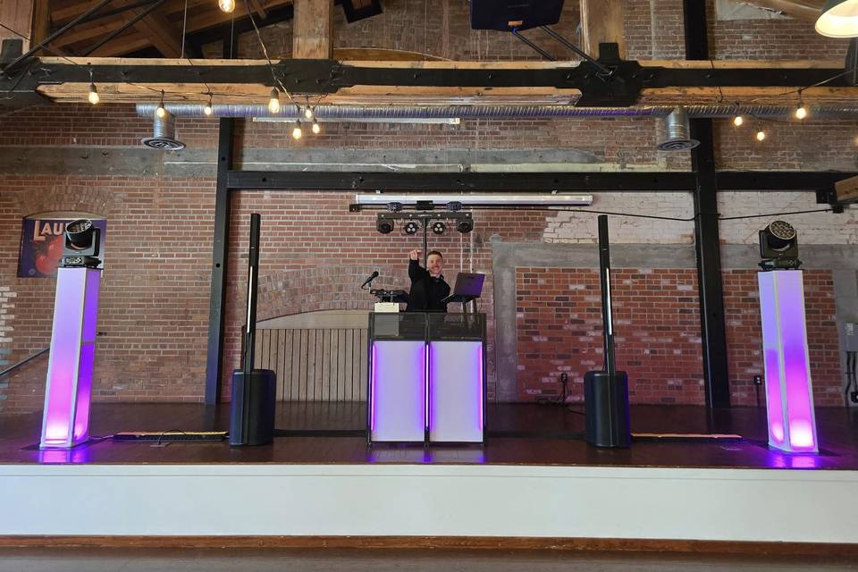 One of the full stage setups