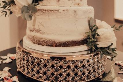 Cake with rustic flare