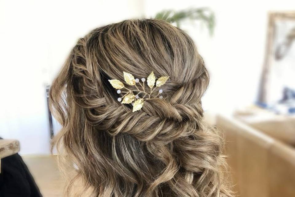 Beachy curls with hairpiece