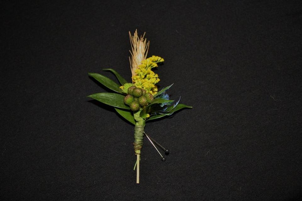 Simple boutonniere