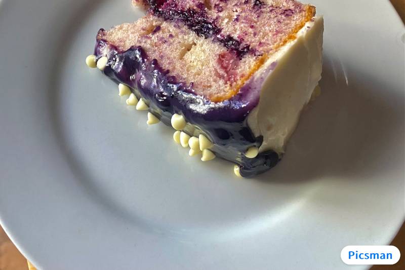 White chocolate berry cake