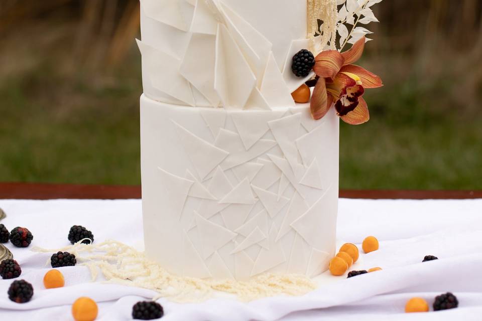 Wedding cake with real flowers