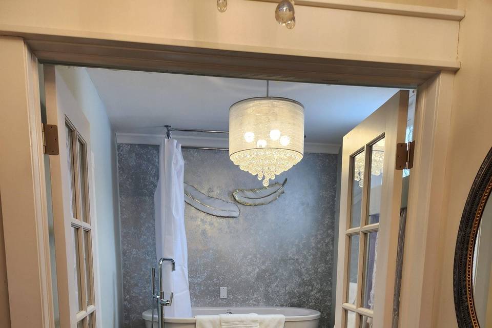 Soaker tub room