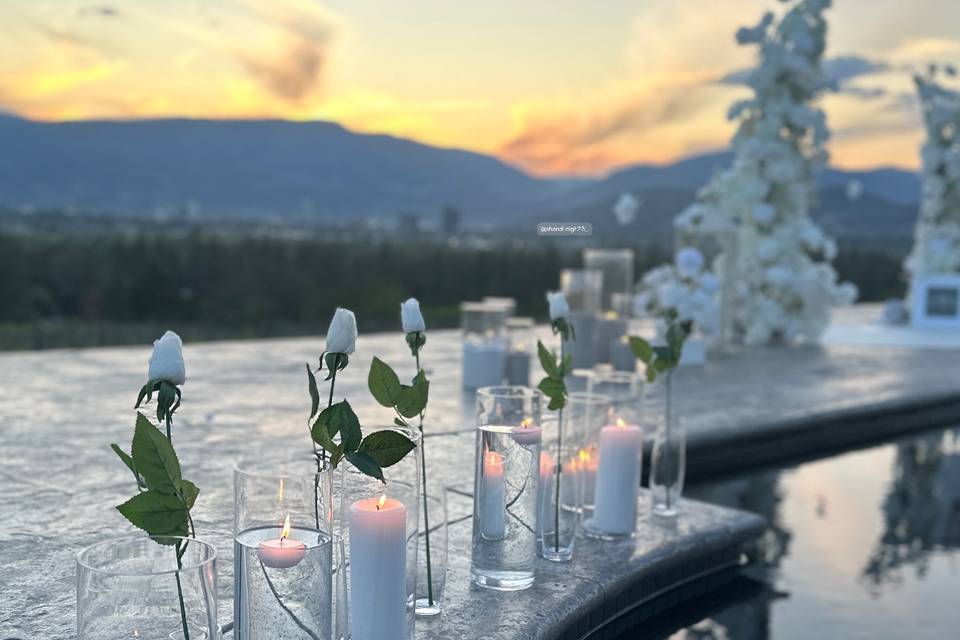 White flower pillars