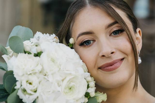 Soft glam bride ready for cere