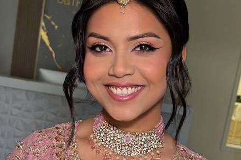 Elegant bride glowing on her w