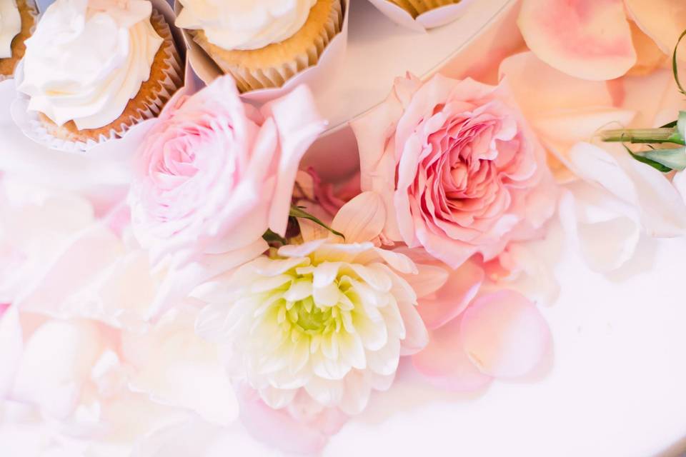 Flowers and cake - artiese photography.jpg