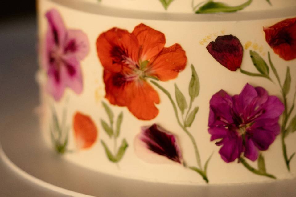 Cake with edible flowers