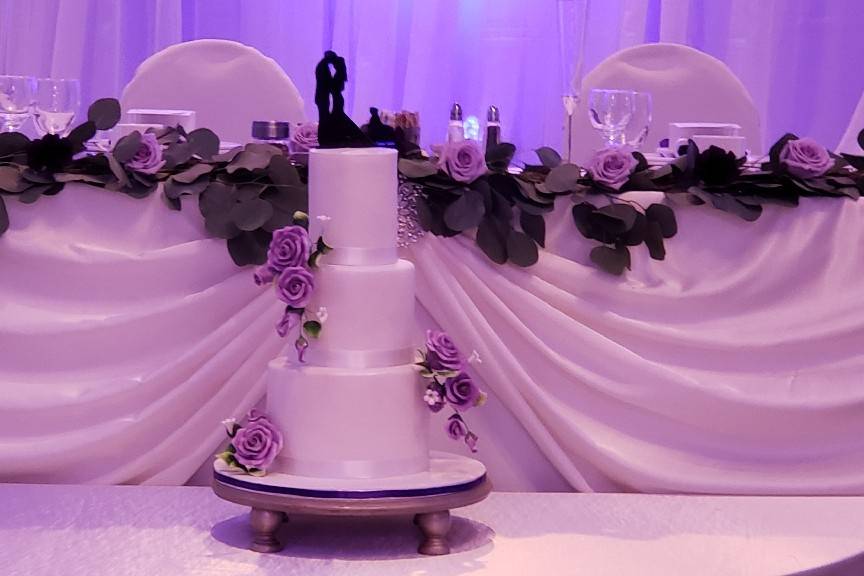 Elegant wedding cake