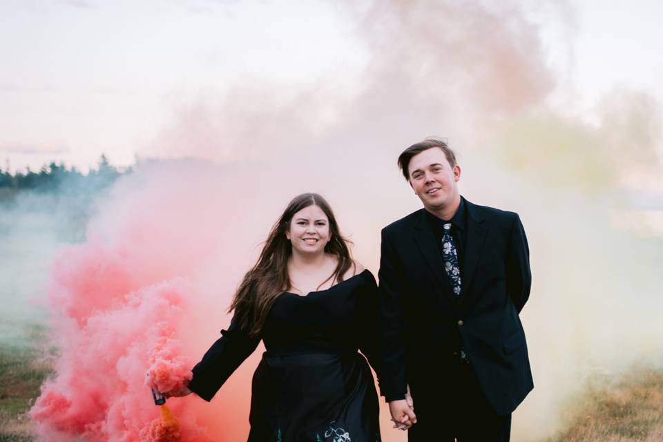 Bride and Groom with smokebomb
