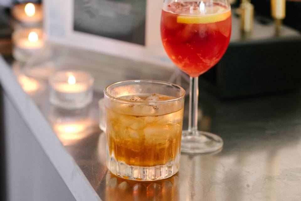 Bar, cocktails