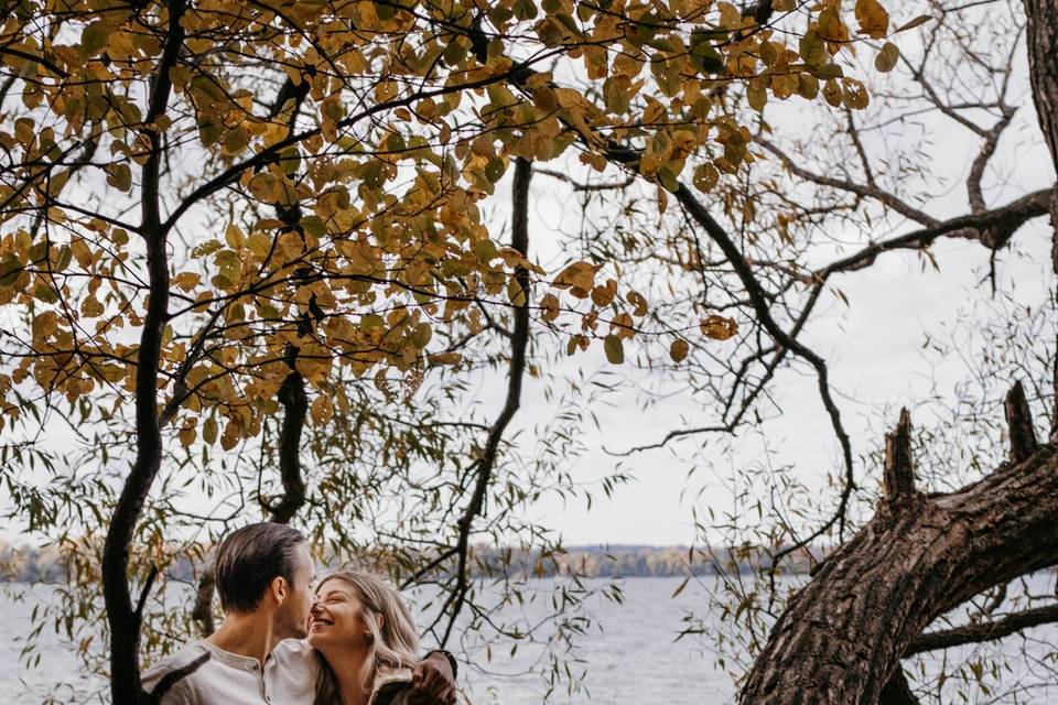 Engagement shoot on the lake