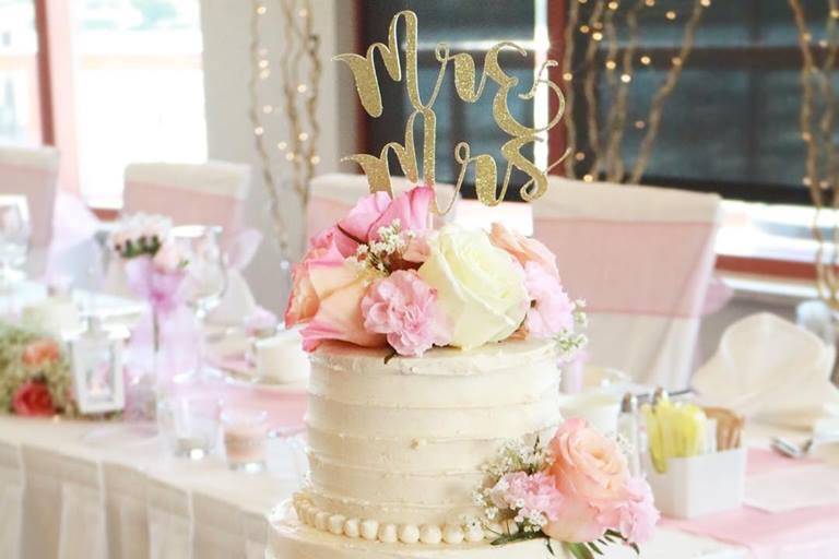 Balloon watercolour cake