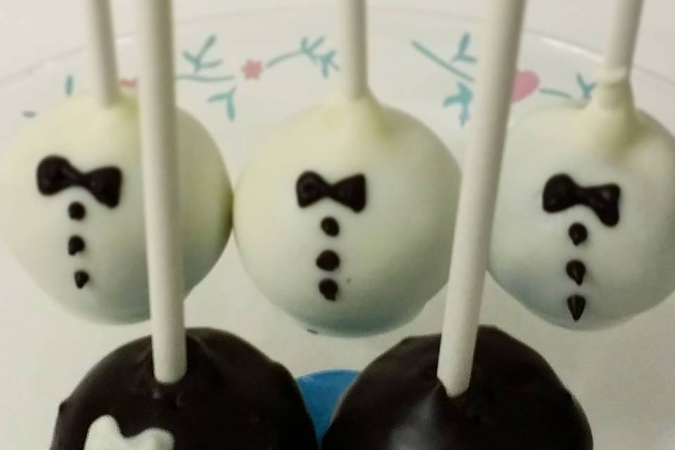 Tuxedo cakepops