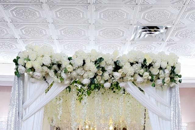 Grand entrance with Crystal ch