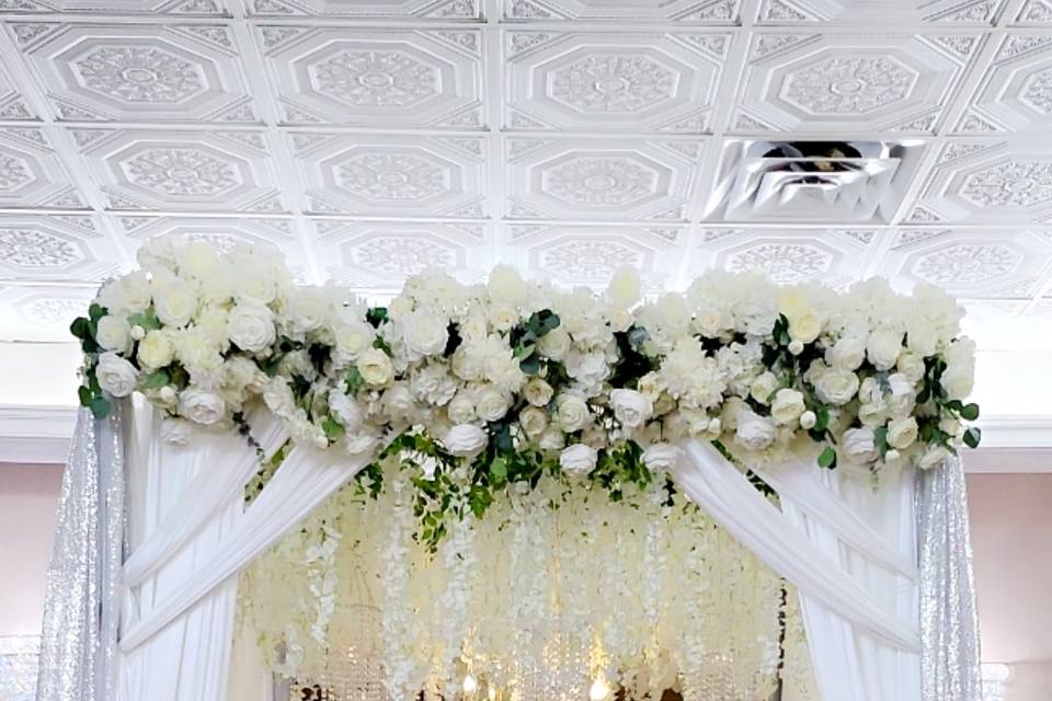 Grand entrance with Crystal ch