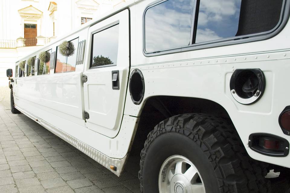 Hummer Stretch White 20 seats