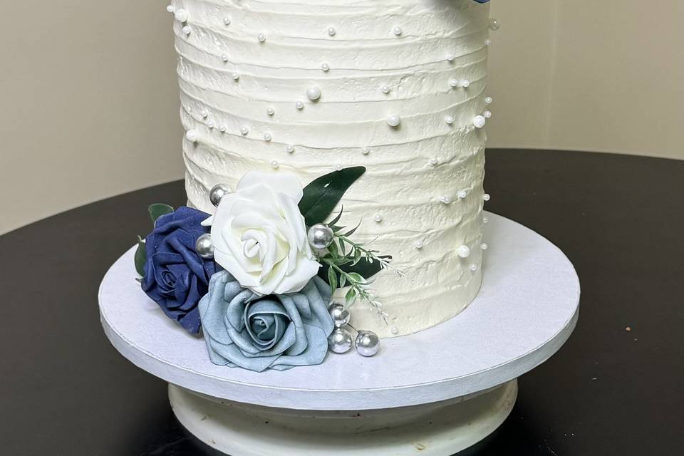 One tier lovely wedding cake