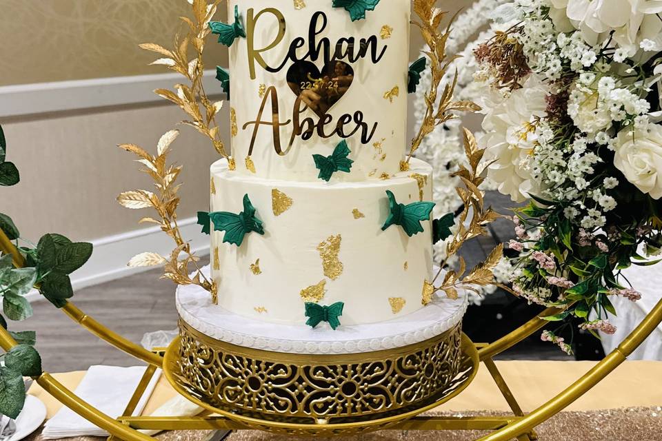 Exquisite 2 tier wedding cake.