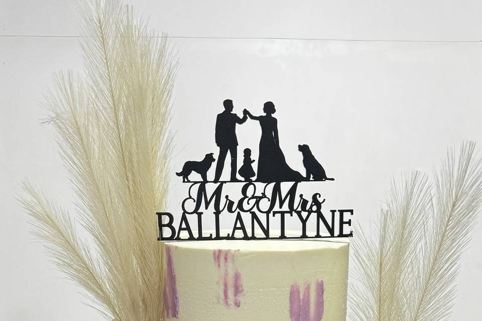 2 tier exquisite wedding cake